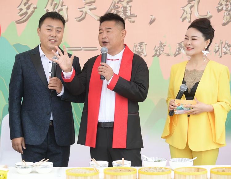铁肺女王胡艾莲受邀出席参加第四届“中国农民丰收节”庆祝活动