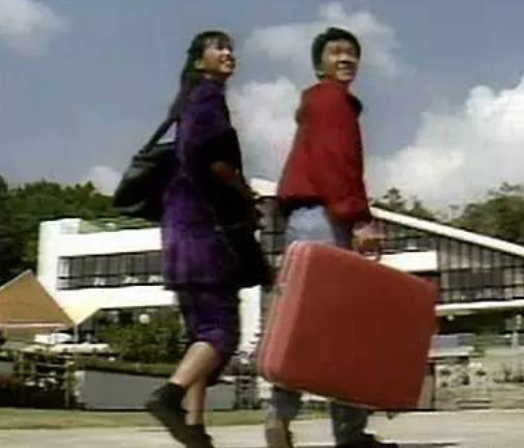 80年代参演20部剧，在TVB他跑了10年龙套，离开后夺得7次影帝提名