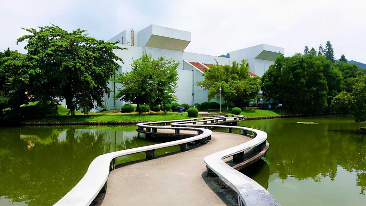 我国有1所性价比高的大学，四年学费私人给，毕业有机会进入国企