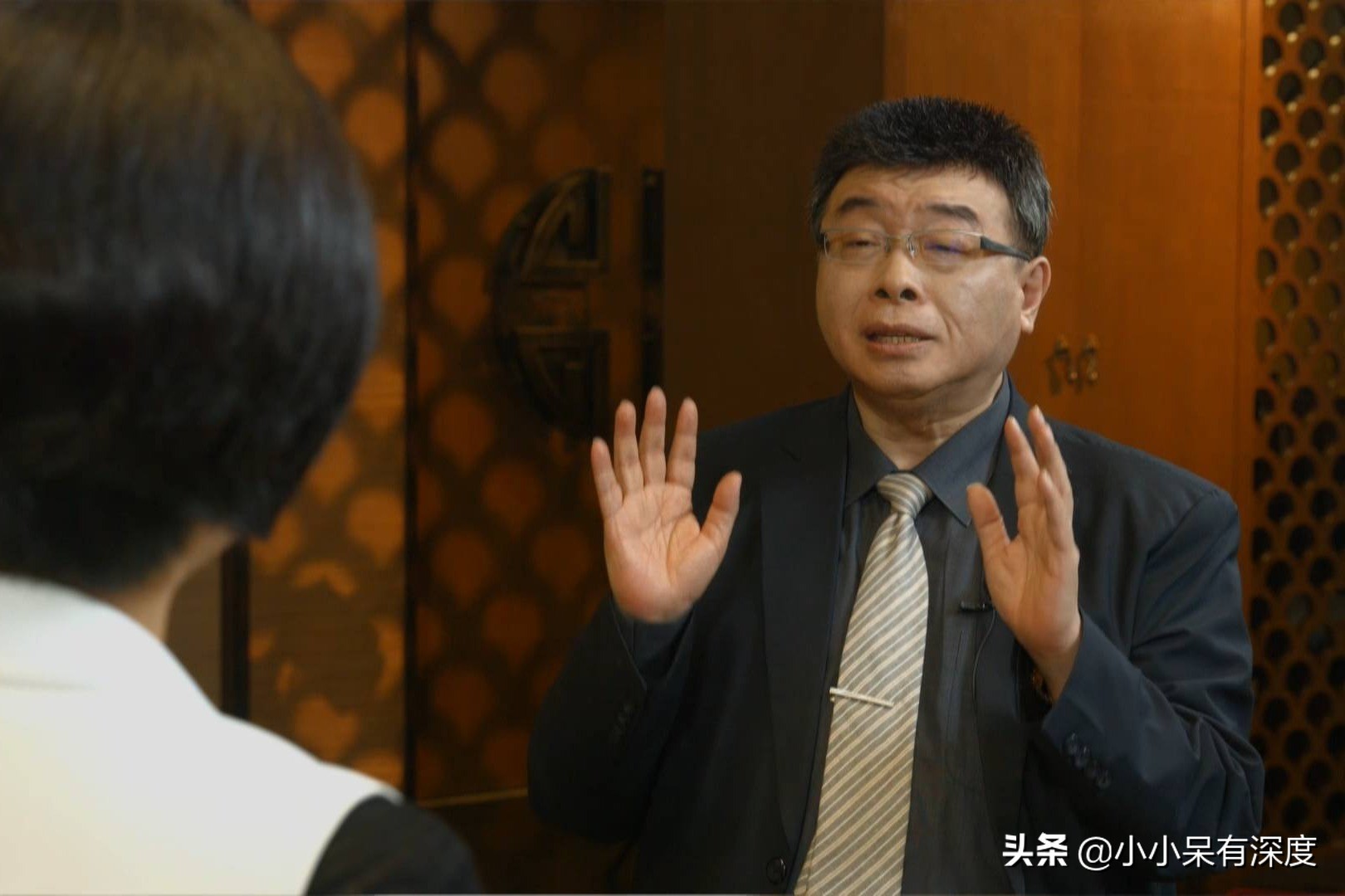 台湾邱毅教授，他铿锵有力地点评，在中国大陆圈粉无数，深受欢迎