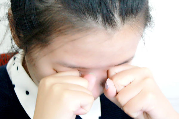 突然眼前发黑，眩晕，几秒钟后好转，怎么办？还要去医院检查吗？