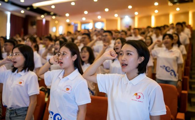 大学生入党有“硬性要求”，3个条件缺一不可，建议学生尽早申请