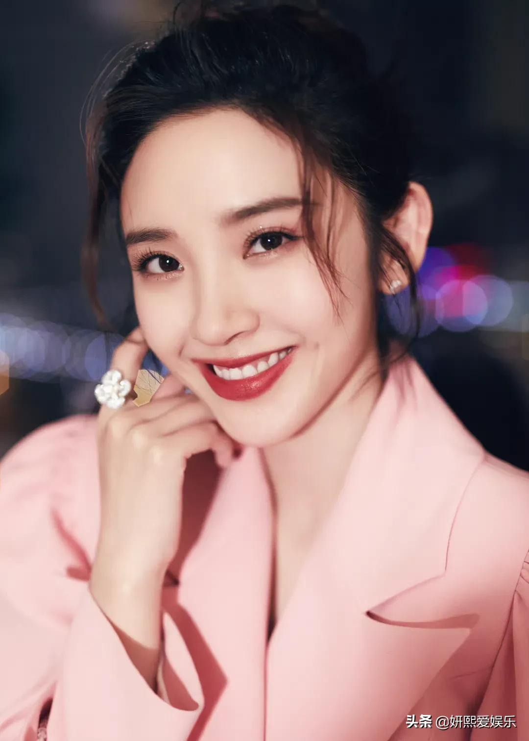 唐艺昕，邻家女孩，甜美可人