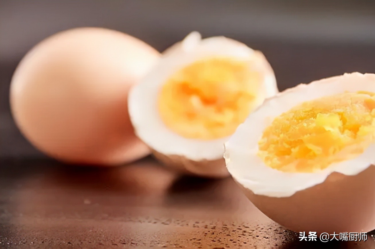 咸鸡蛋煮多长时间合适(咸鸡蛋煮几分钟就熟了可以吃了)
