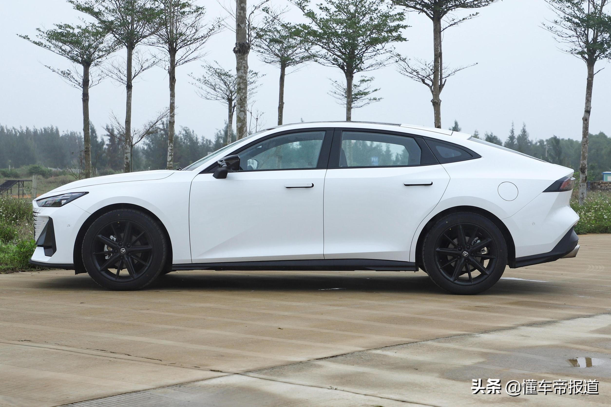 新车 | 电动尾翼加持！长安UNI-V正式上市，售10.89万元起