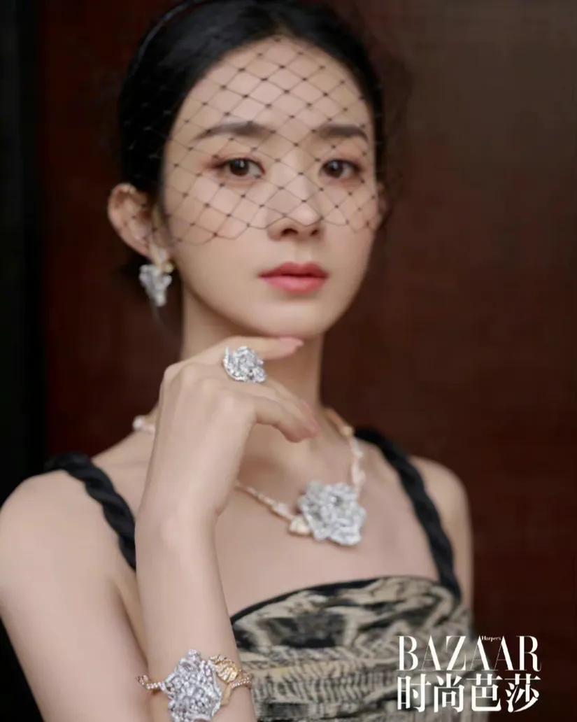 赵丽颖时尚芭莎新照出炉，颖宝非常有气场