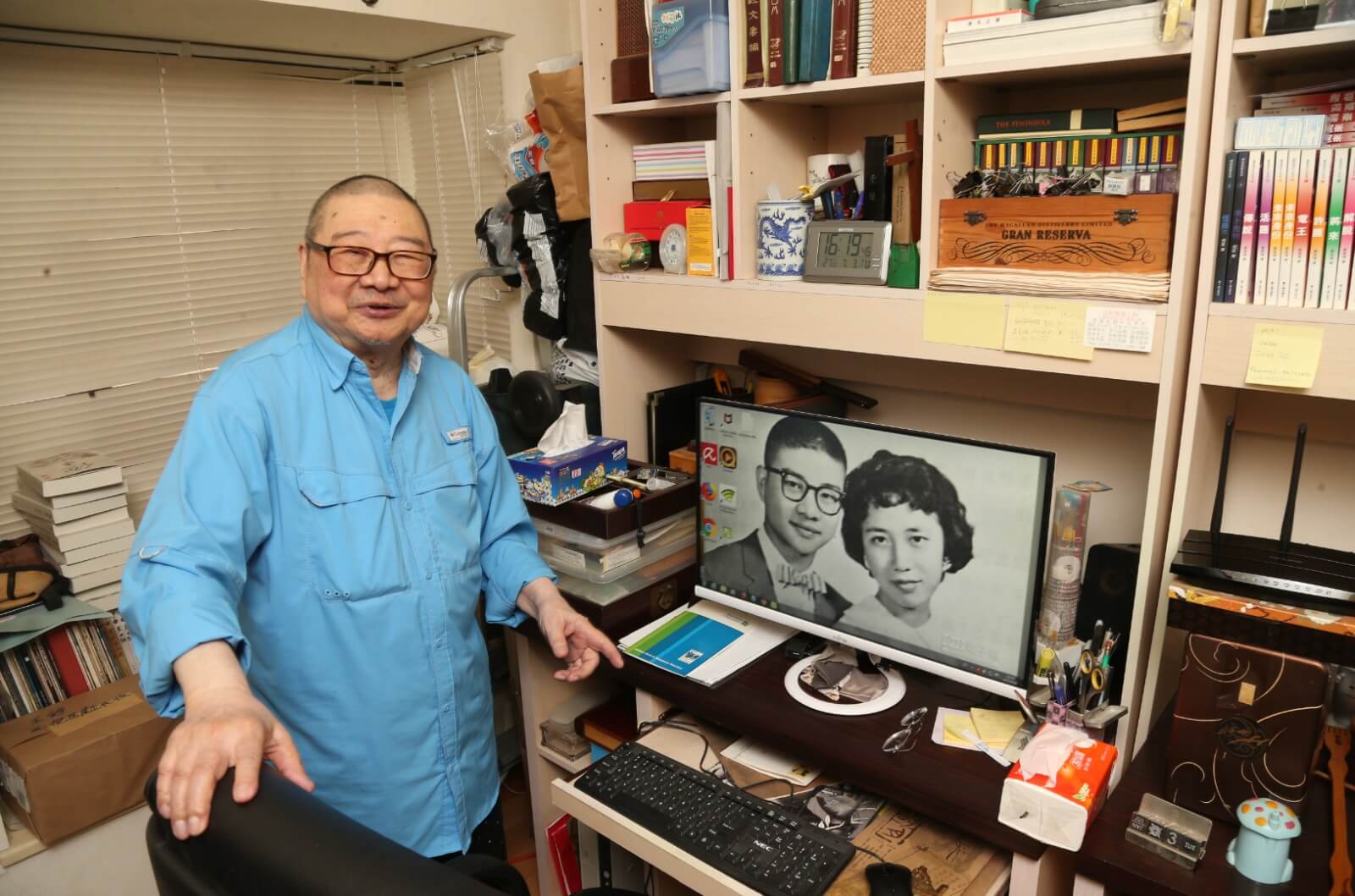 倪匡离世，晚年悉心照顾脑退化太太：我剩下一口气也想留在她身边