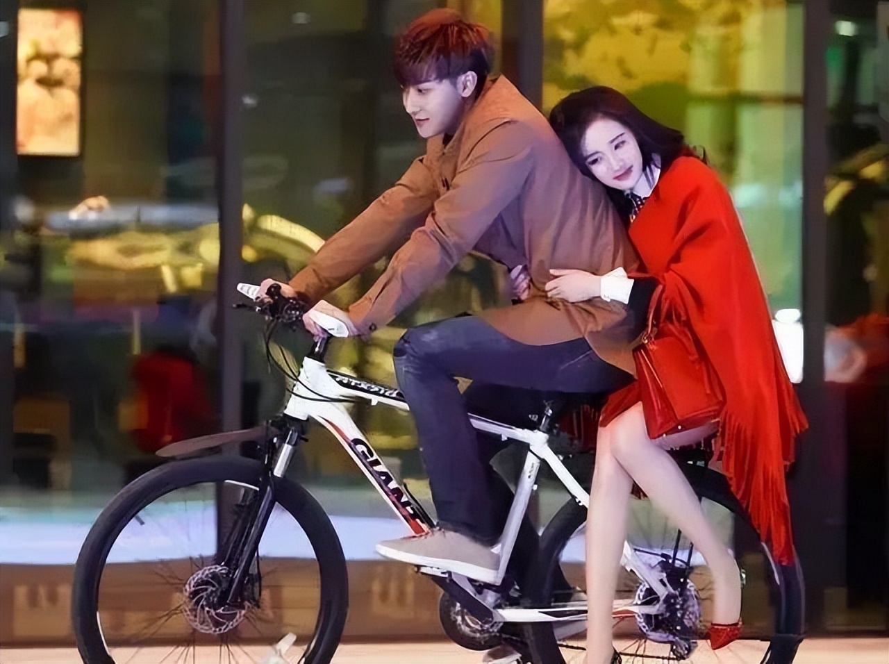 同样饰演职场女精英，把陈数、姚晨和杨颖放在一起，差距就出来了