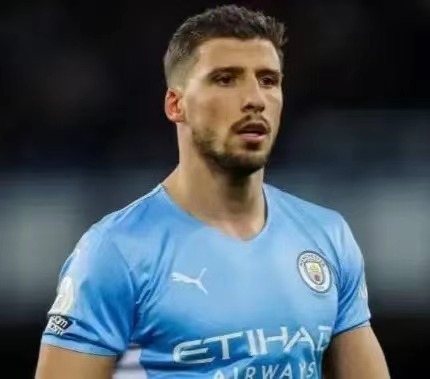 所有队长将佩戴蓝黄配色的袖标（英超：曼城VS曼联，瓜迪奥拉赛前发言矛盾直指英足总，曼城危险？）