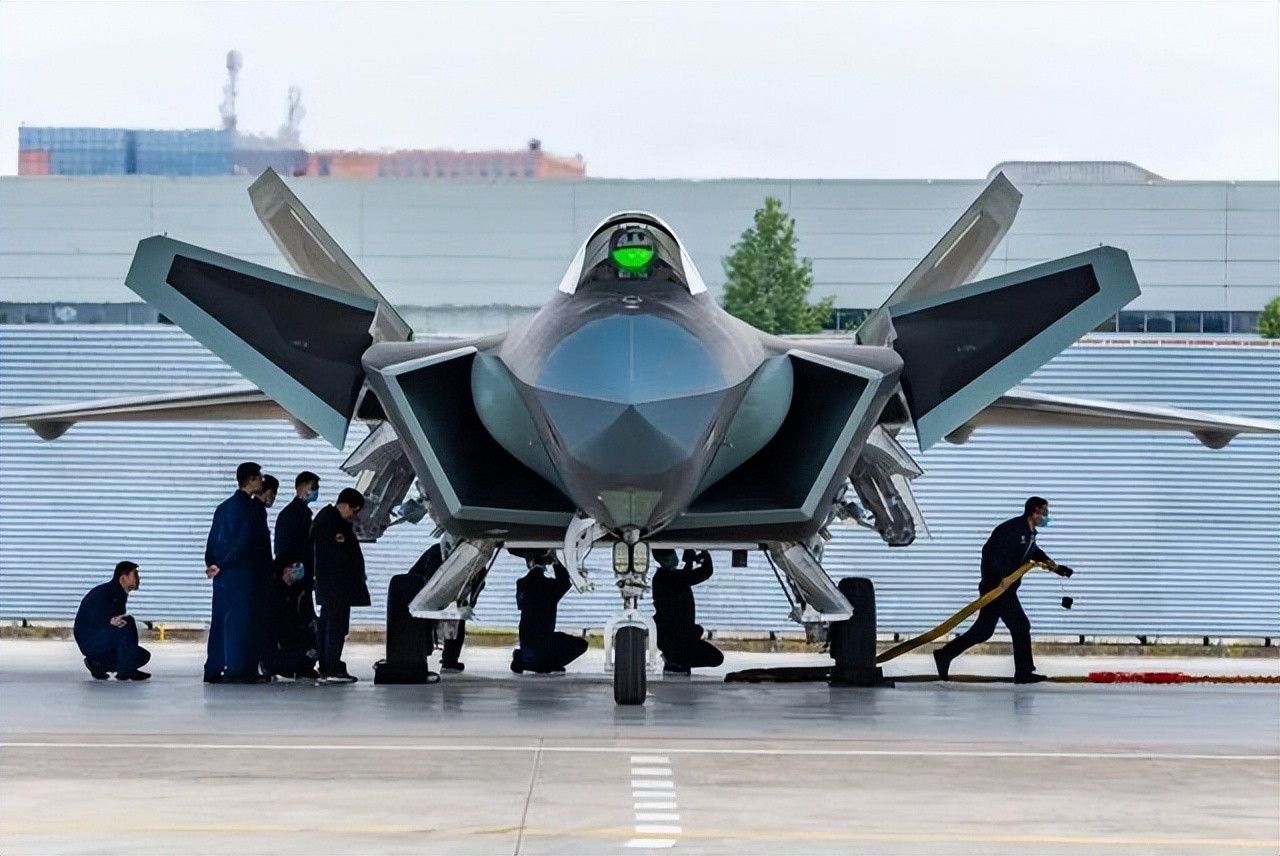 ����ɾ����������ͨ��ͨ�壬�Ի�ʩѹ�������ã����ĸ�������ʤ��