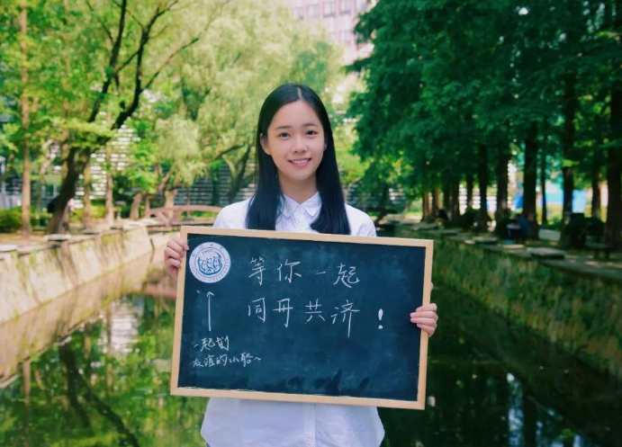 没有对比就没有伤害，大学生成为公务员，干8个月左右挣了5万多