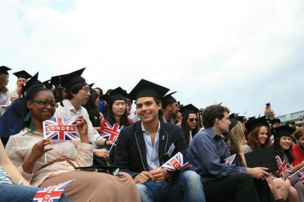 留学生在华待遇惹争议，入学门槛低奖学金还相当高，国内学生不满