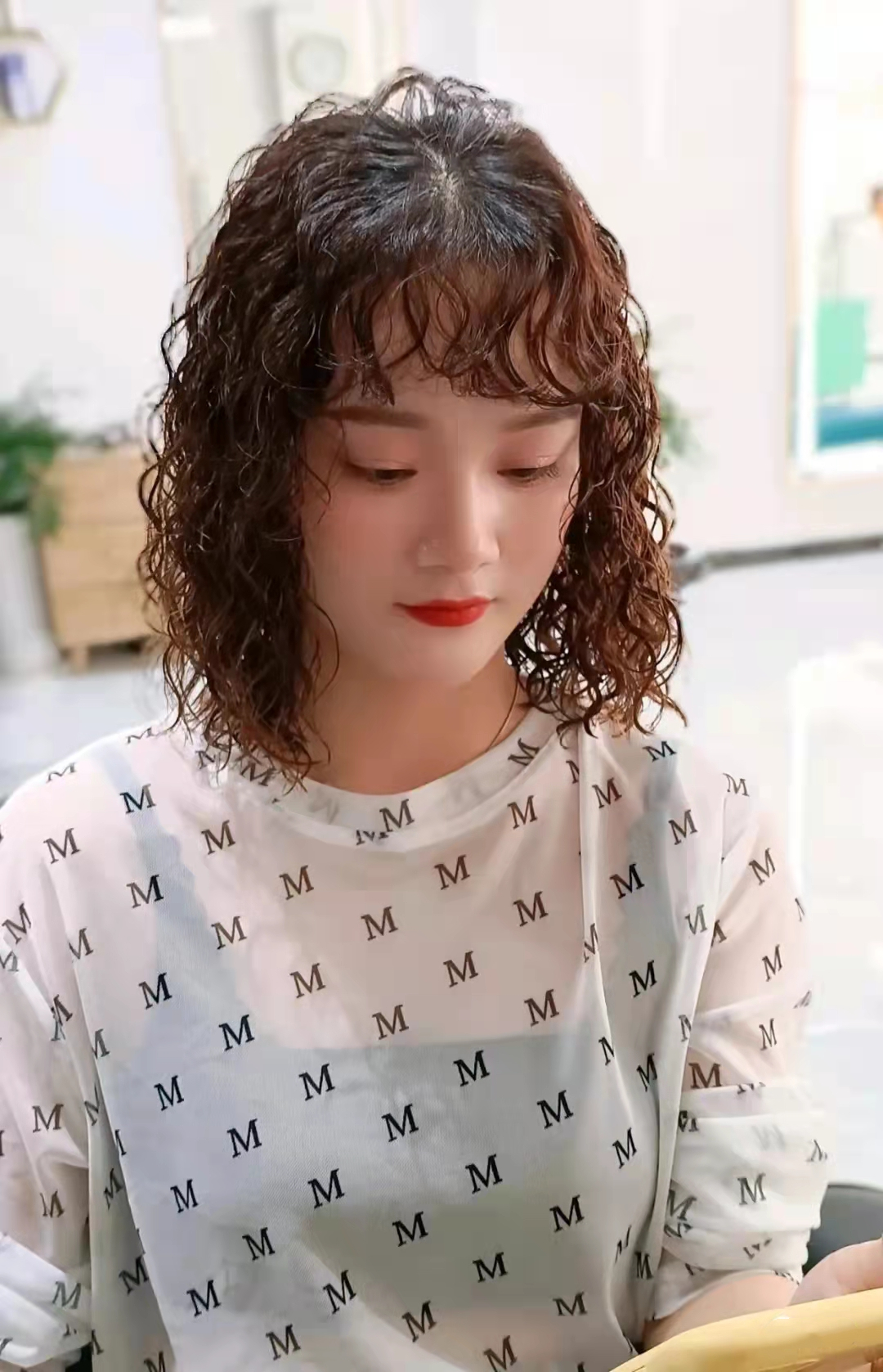 发量少的女生适合什么发型？这三种发型显发量又好看，建议你选择