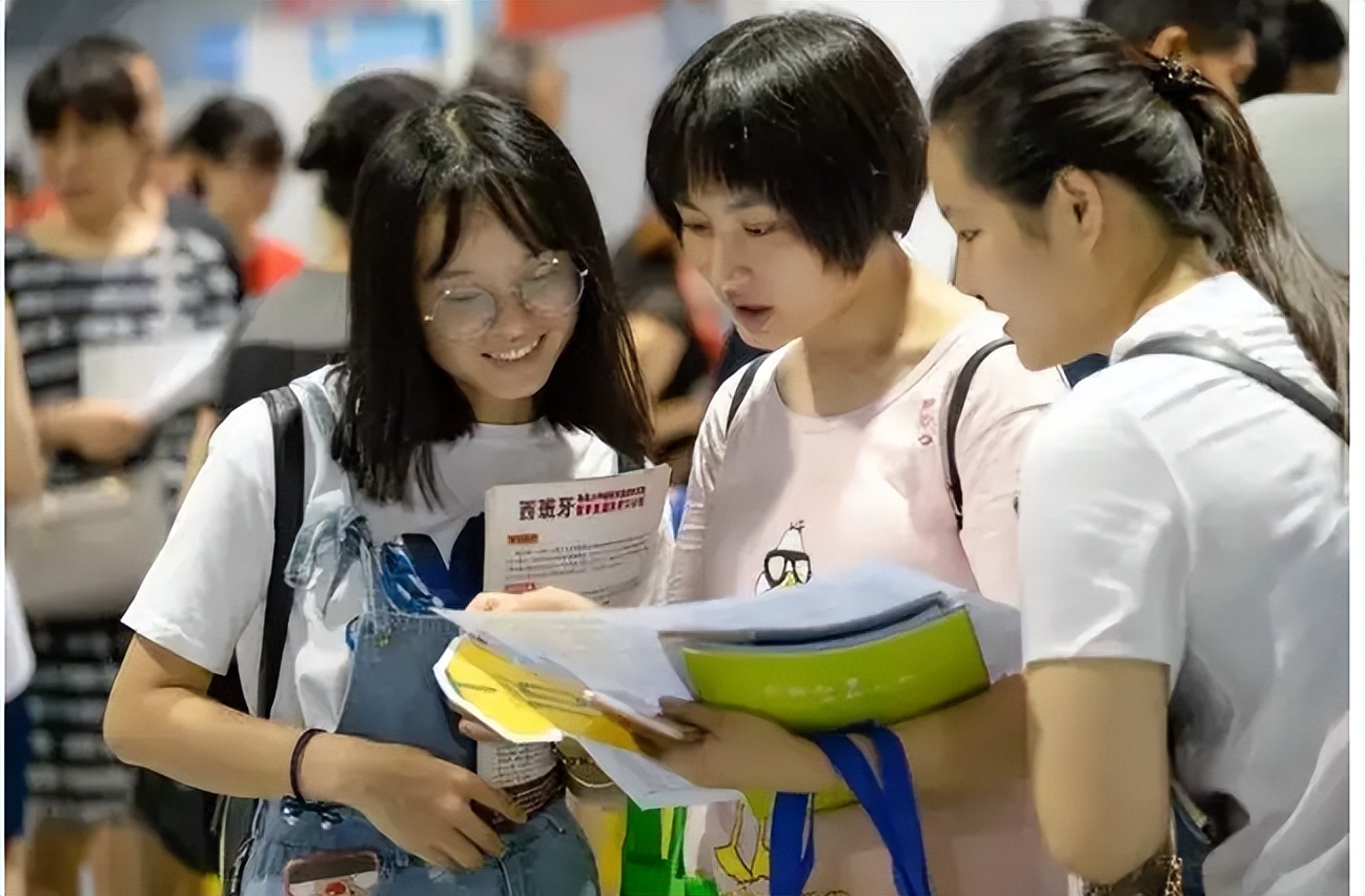 “985”高校排行榜更新，清北稳坐第一把交椅，南开下滑最明显