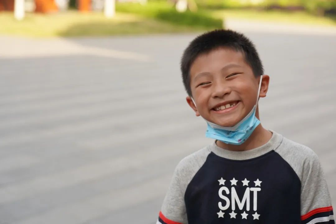 夏花灿烂 定格微笑｜成都高新区中和小学用微笑迎接每一天