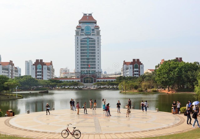 医学考研：四川大学领衔一档，湘雅、中山传统豪强分数有点低