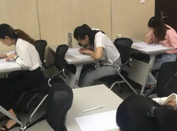 部分证书将要被“取缔”，考了也没啥用，大学生别再浪费时间了