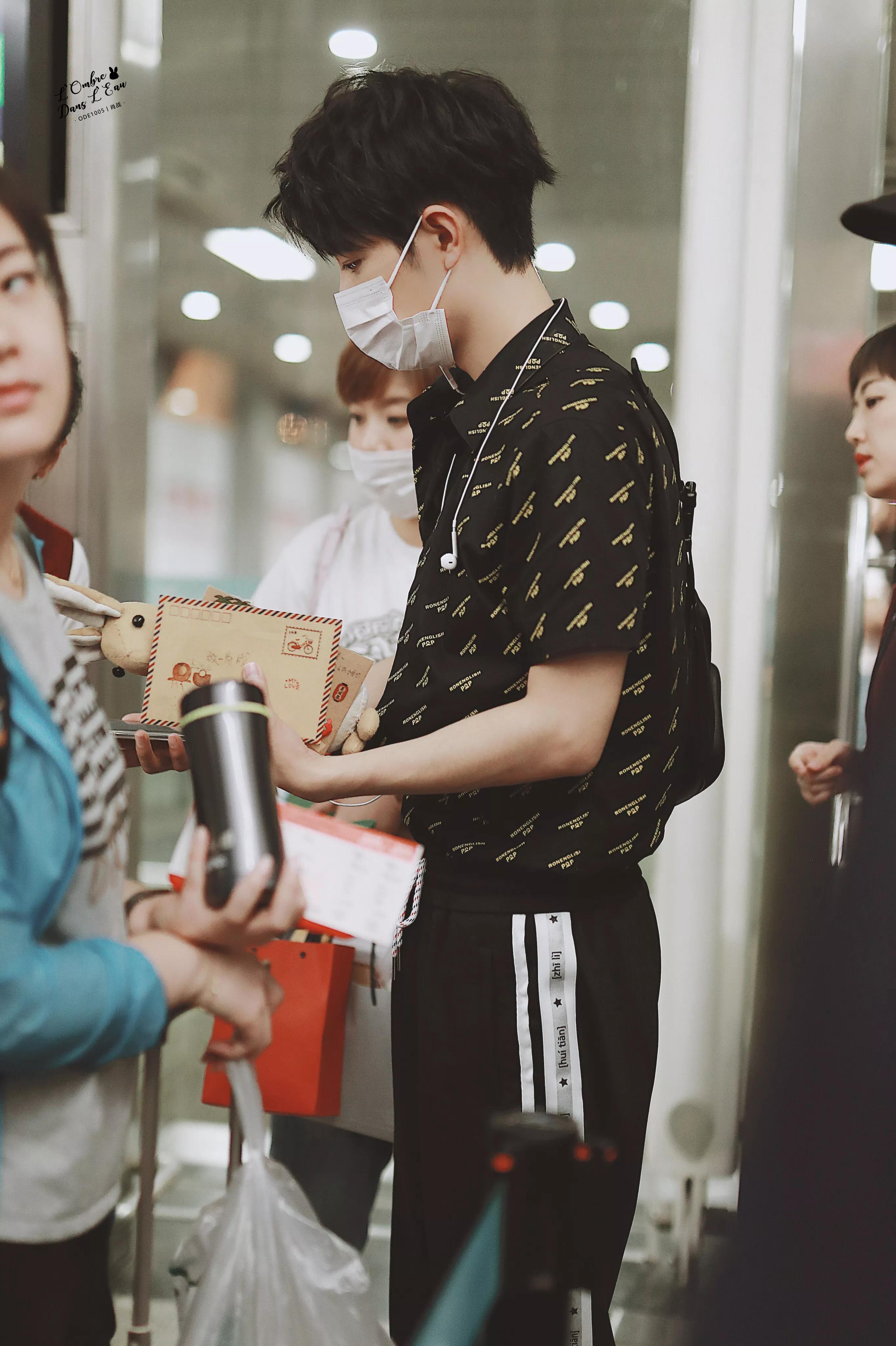 考古肖战:2018年9月—12月机场时间线汇总,今天请叫我收图狂魔