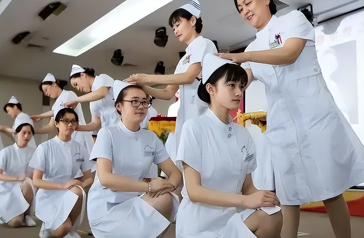 女生比较“吃香”的4个专业，好就业收入也不低，家有女儿可留意