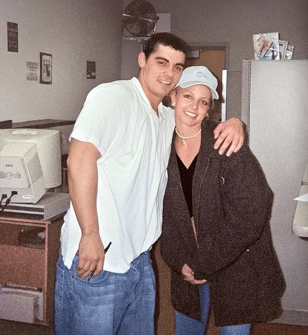 40岁歌坛天后官宣流产，3亿网友现场落泪：上帝对她好点吧