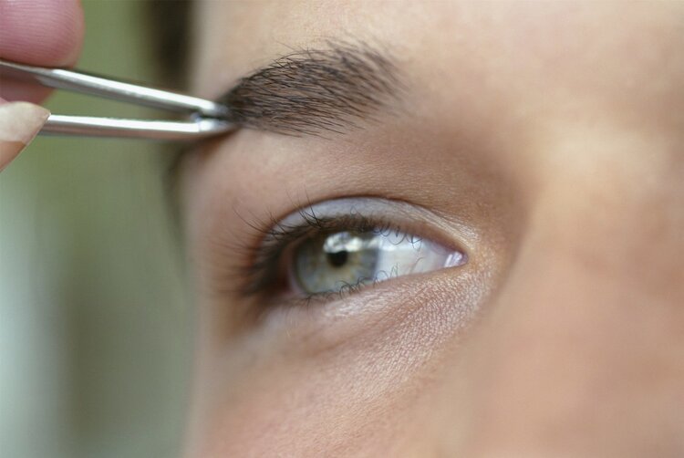 中老年男人的眉毛变长，意味着什么？说明长寿吗？原因要心里有数