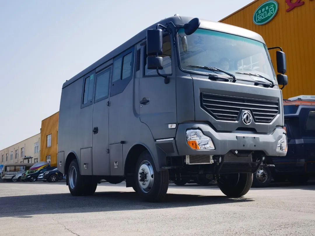 B型房车竟然能有那么大的空间，并且还配有四驱系统，24V双发电机