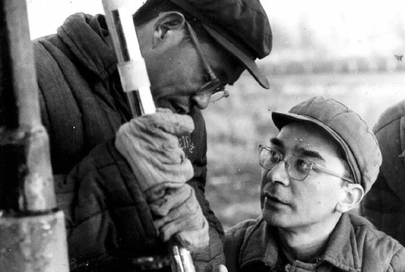 66年前高考成绩接近满分，却被清华北大拒收的混血男孩，后来怎样