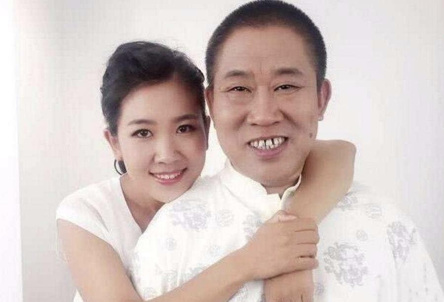 父亲是歪瓜裂枣，女儿却貌美如花？这10位星二代的长相好奇妙