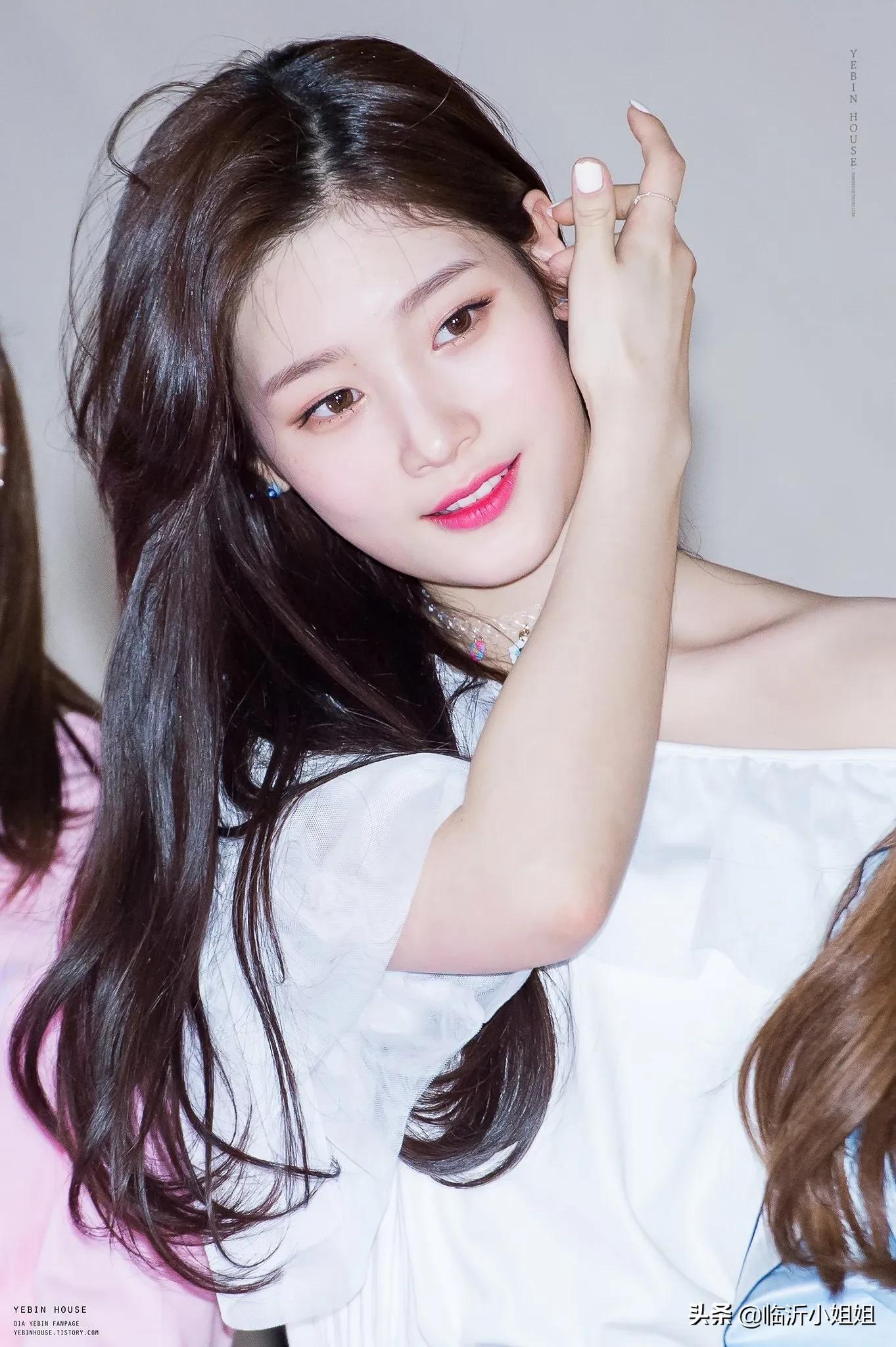 郑采妍，人间樱花的形象，清爽明丽的气息，太甜啦