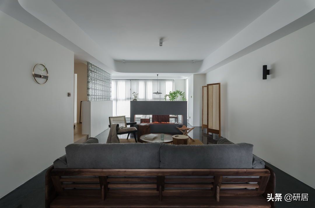 70后大叔的新家，不要门框和踢脚线，全屋化繁为简，氛围清净自然