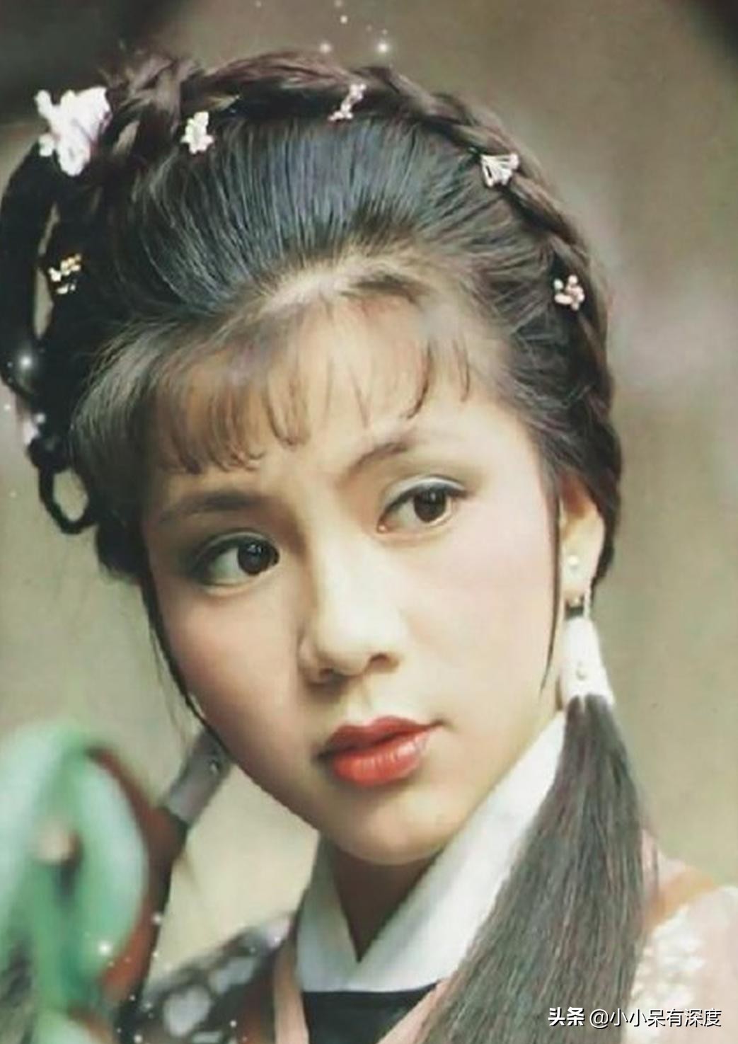 65岁汤镇业定居北京，频与小25岁的娇妻晒恩爱，翁美玲因他而死？