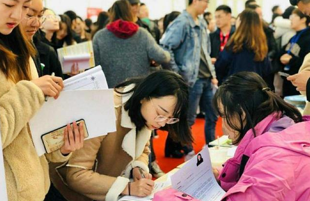 3大“亮红灯”的大学专业，多所高校已撤销，市场营销最没前途？