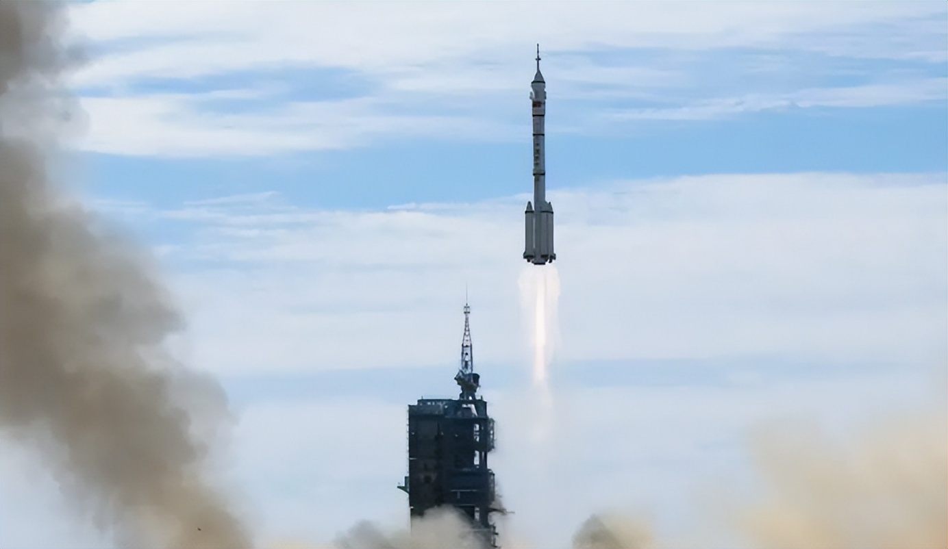 神十四发射成功，中国首位女航天员再次出征，留下4个字让人感慨