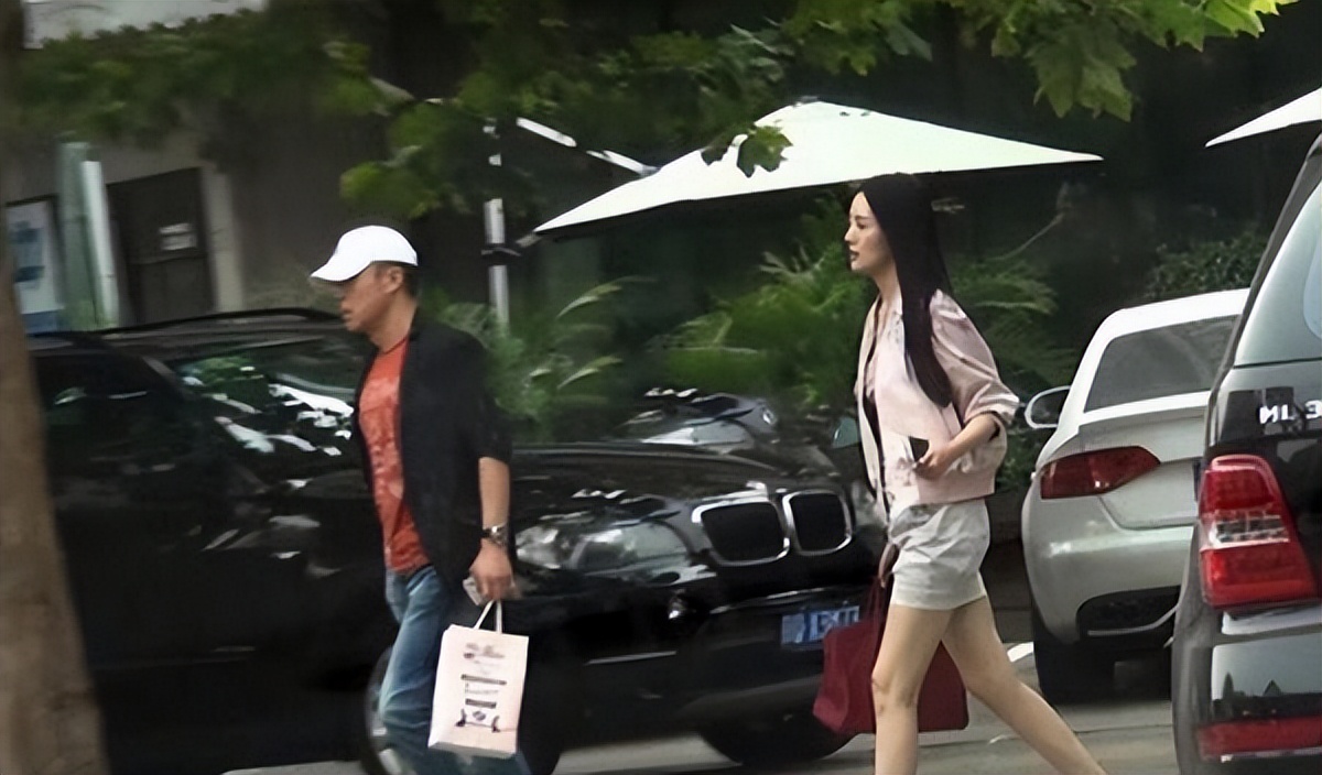 演员潘雨辰，失败的婚姻让我终身难忘，和女儿相依为命很幸福