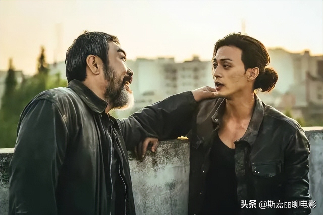 同样是人海战术，把《纸钞屋》和《鱿鱼游戏》对比，差距就出来了