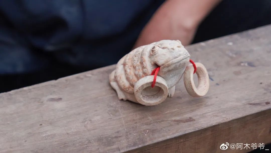 油管获赞1000万，广西大爷造出2600年前鲁班凳，千万老外大赞厉害