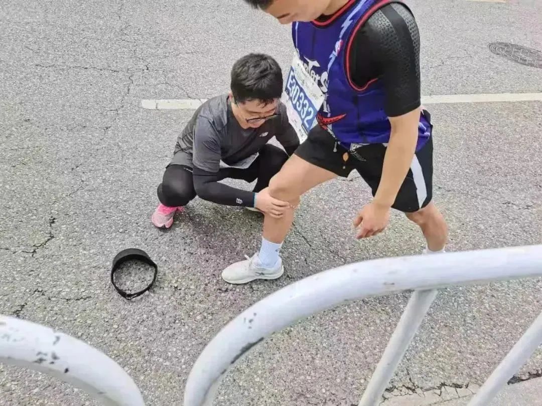 吃碗面的功夫，连救两人！网友：加班顺便吃面……