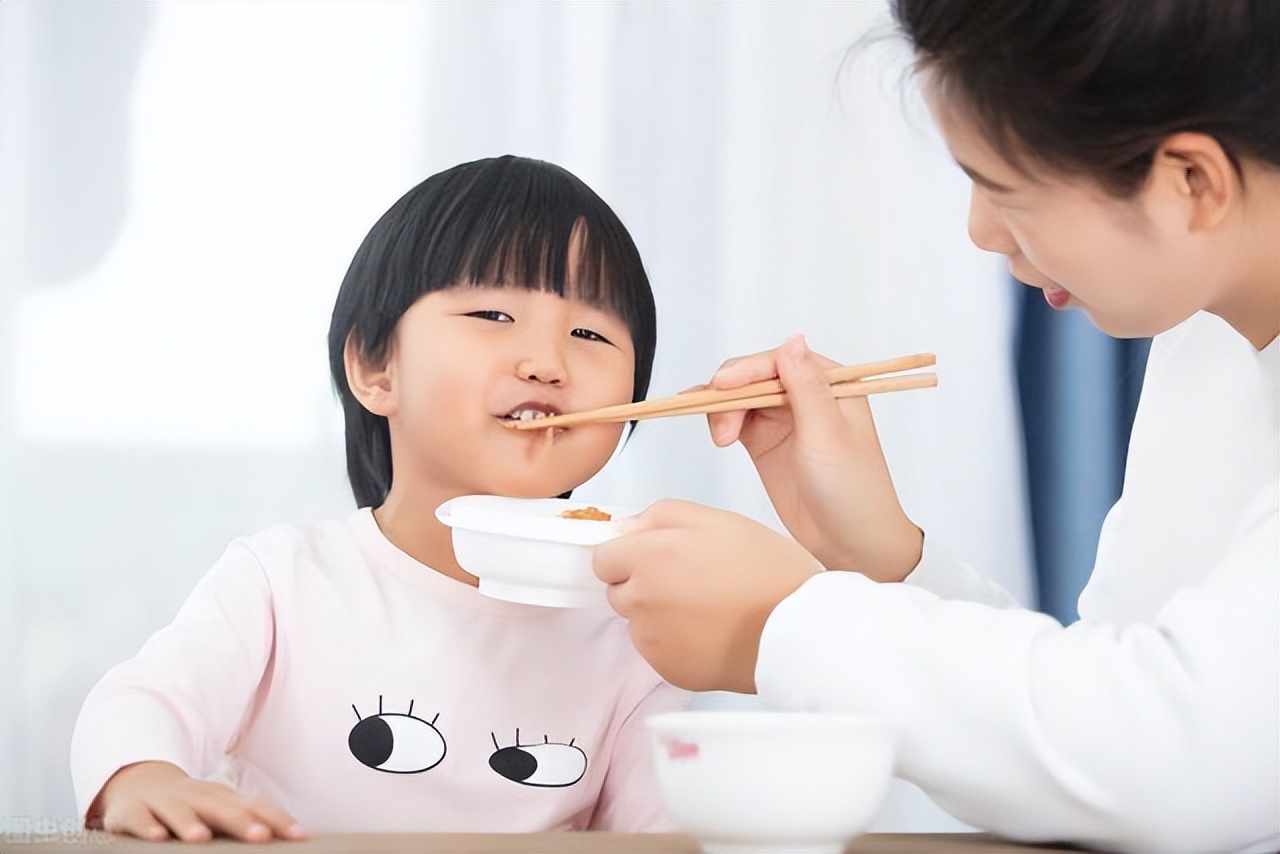 婴儿没有小舌头（宝宝不爱吃饭怎么办）