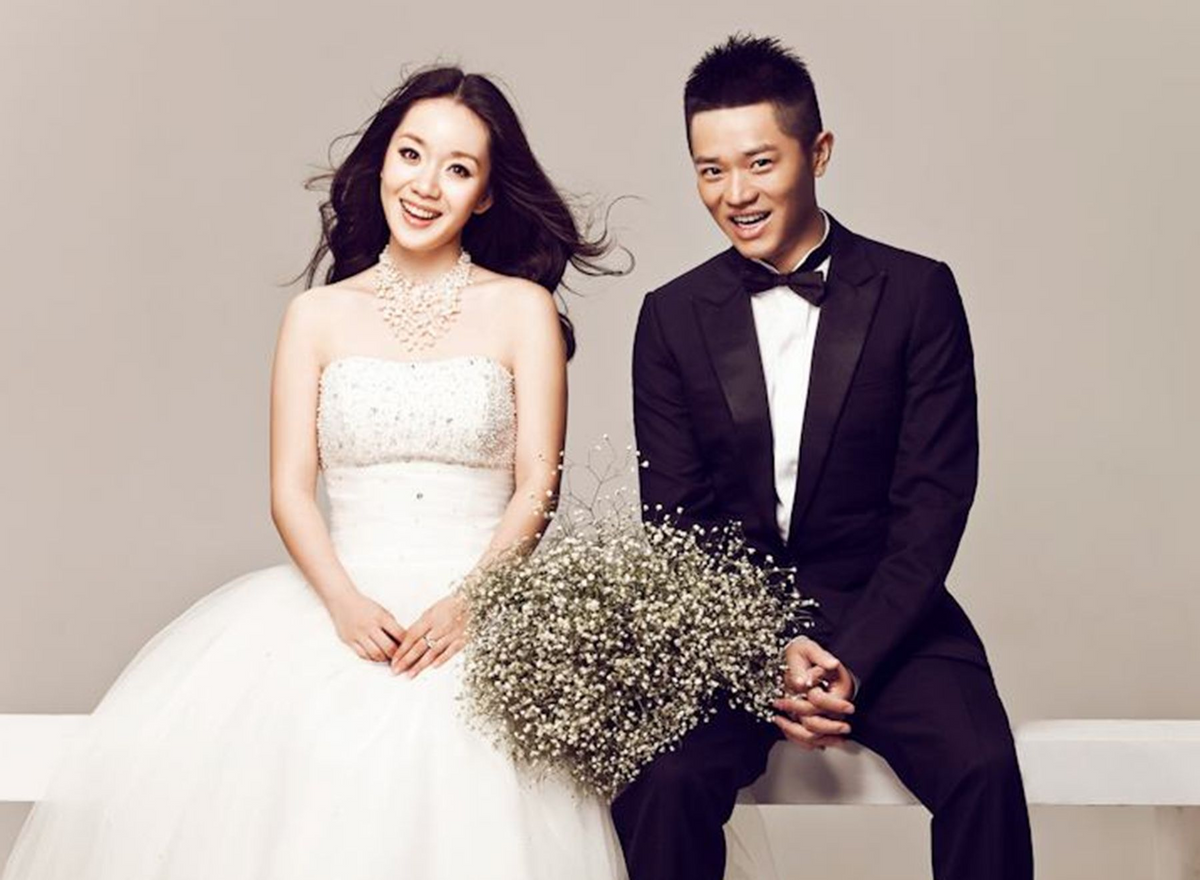 曾毅的老婆凤凰传奇曾毅的妻子看着不比玲花差身材与颜值并存真挺洋气