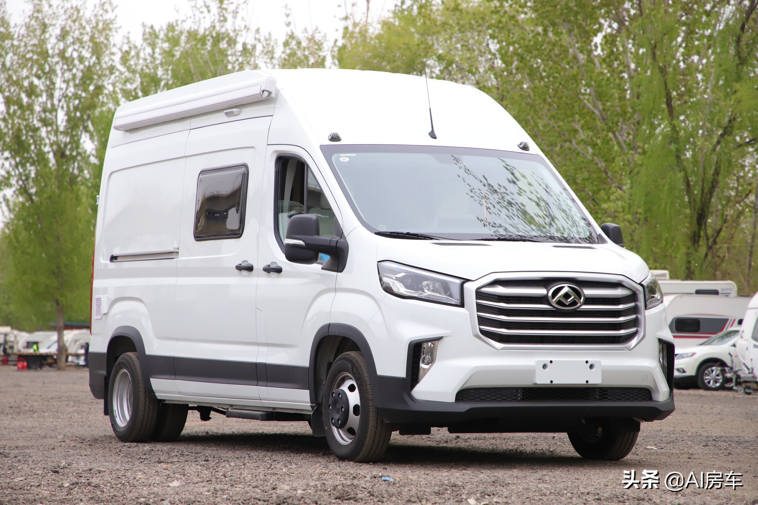 经济耐用好驾驶,4座布局大空间,夫妻吃住还省心!大通长轴房车