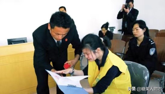 丽江女大学生杀人案：经男友介绍去坐台，又合伙雇凶杀人，为啥？