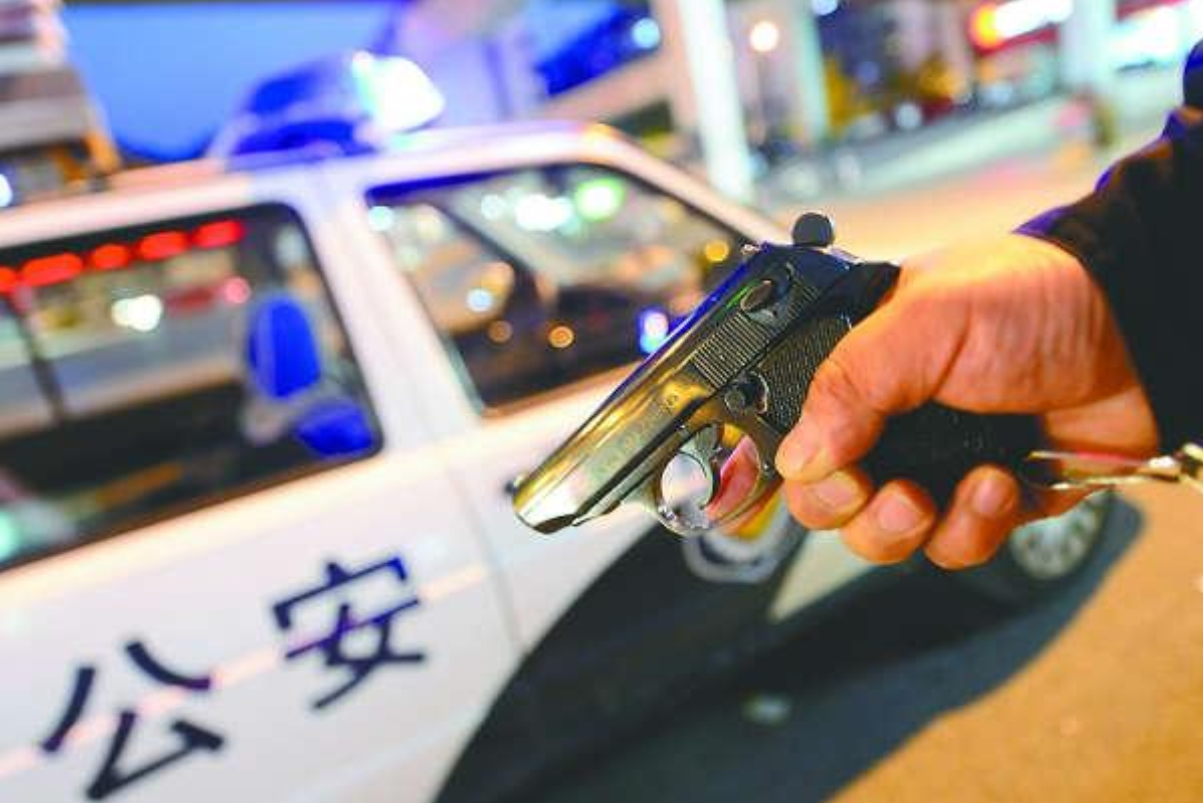 灭门案逃犯混成高僧，藏身17年，开着奥迪进出寺庙