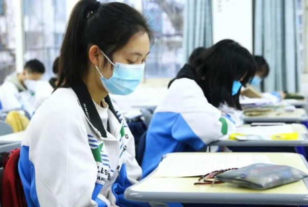 烈士子女高考享特权？可以加20分引网友不满，女孩的话霸气回击
