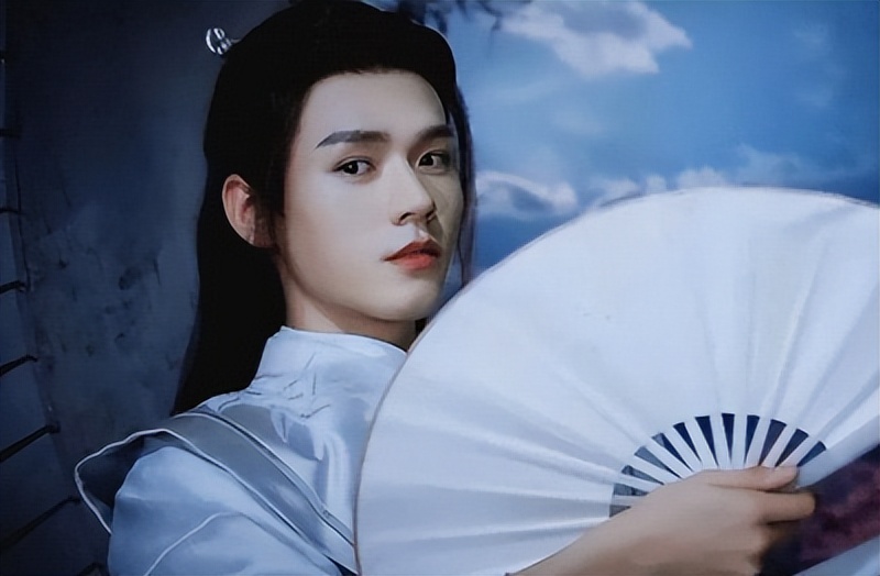 “龙须刘海”不要轻易尝试！有人仙气十足，有人酷似蟑螂精