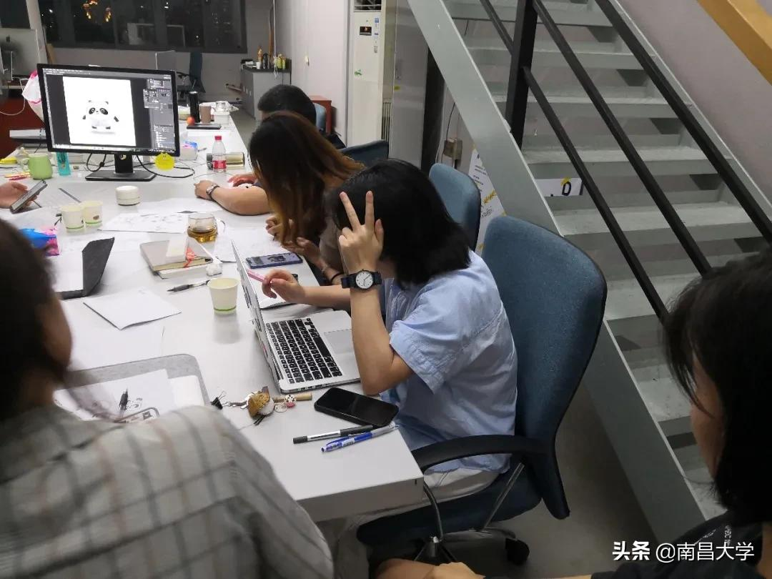 “冰墩墩”设计主创、火炬手······冬奥会上的南昌大学身影