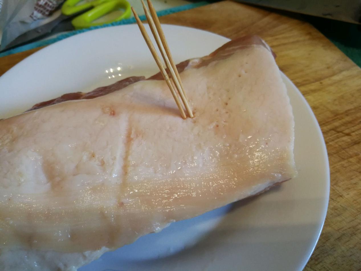 猪肋排的做法（教你做下酒又下饭焦香肉嫩的猪肋排）