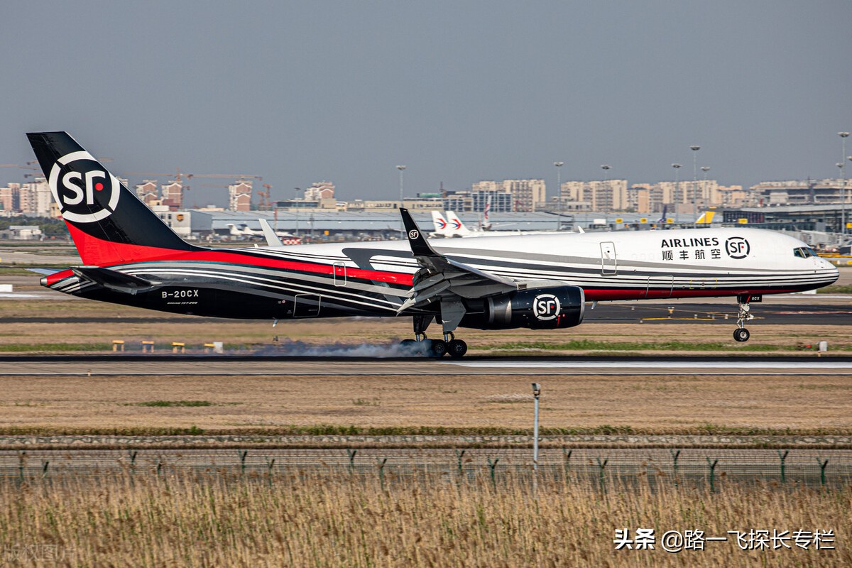 顺丰王卫：向父亲借10万发家钱，赚千亿身价，妻子买别墅从不手软