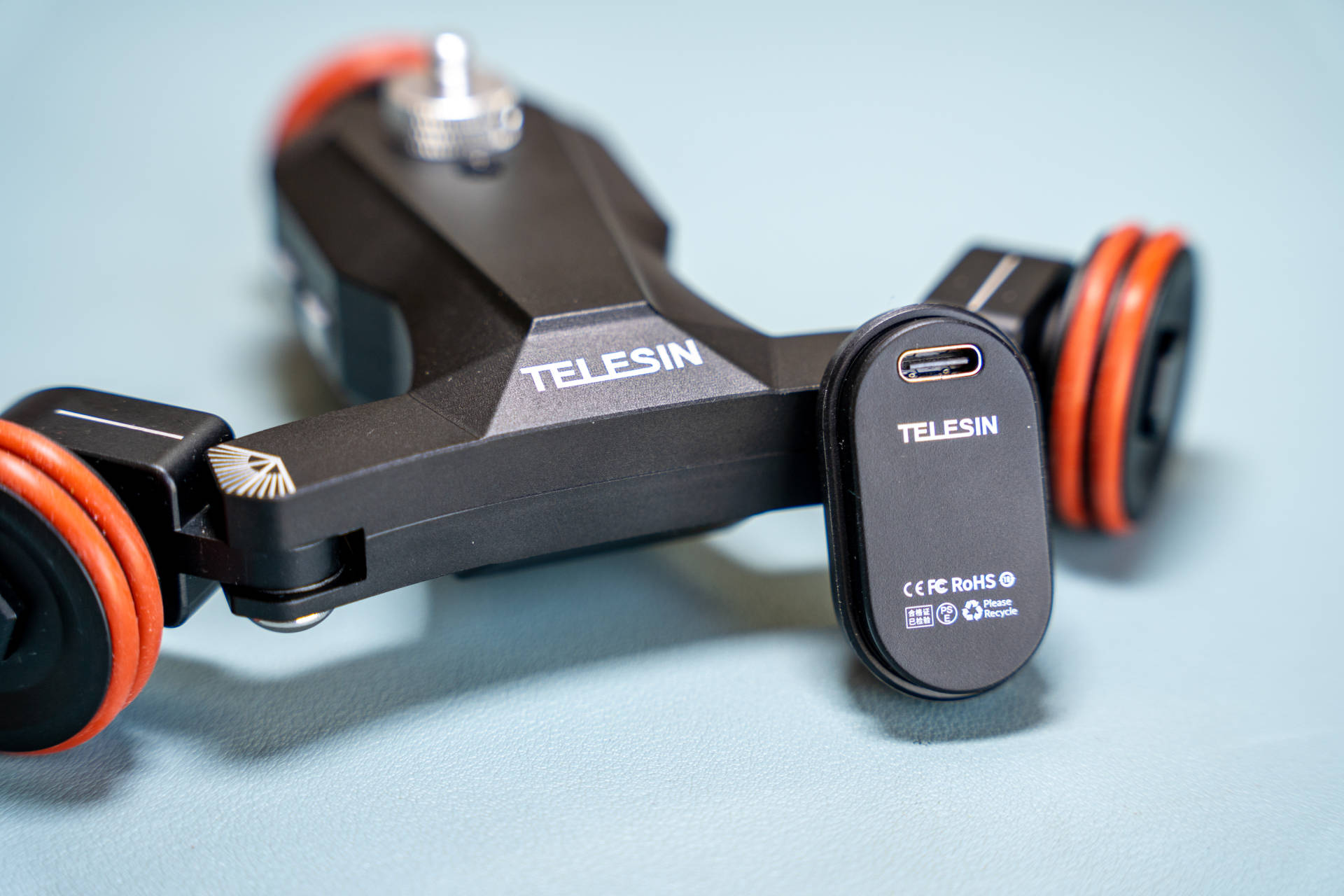 拍摄产品视频一定要用滑轨才稳？泰迅无线遥控智能摄影小车帮你忙