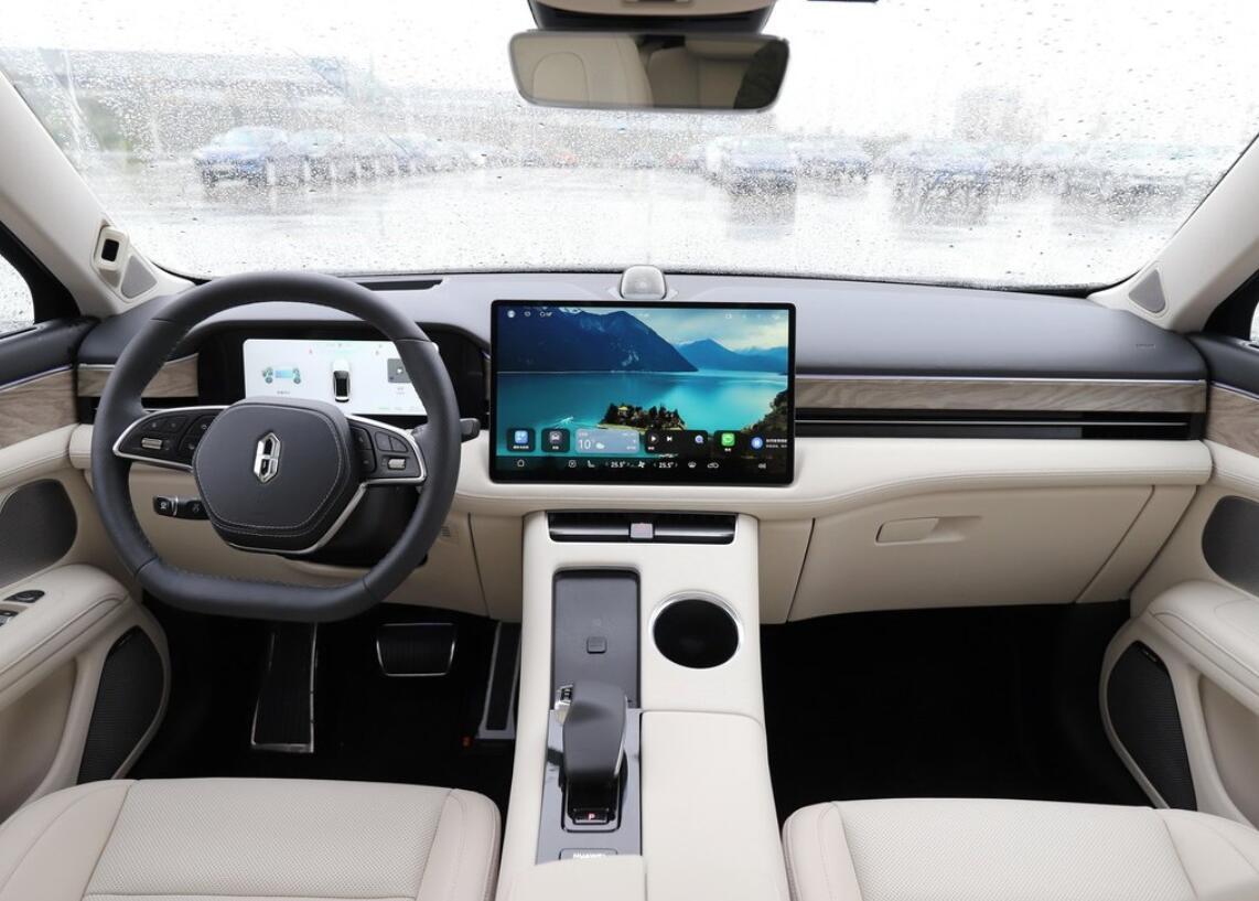 进一步去赛力斯化，华为AITO问界M5首发预售25~32万元