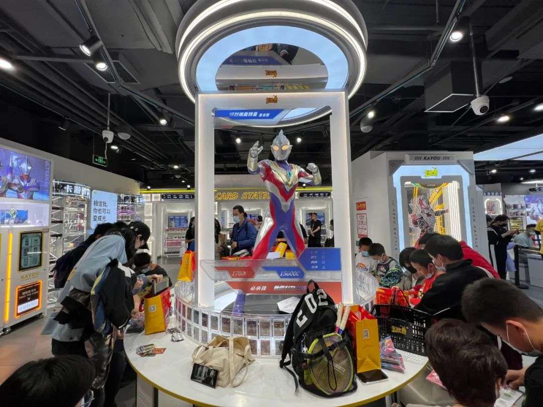 掏空小学生零花钱，这家公司利润碾压泡泡玛特｜隐形巨头